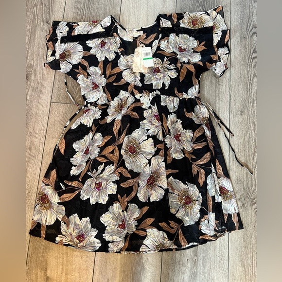 BOG collective Dresses & Skirts - BOG Collective floral dress